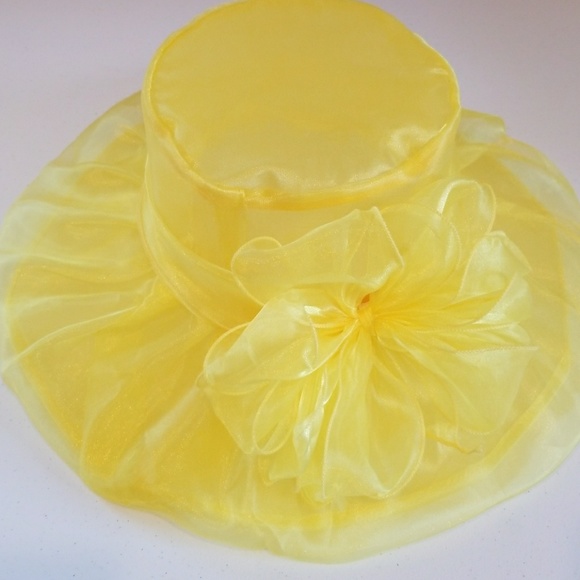 **Sold **Beautiful yellow hat - Picture 3 of 8